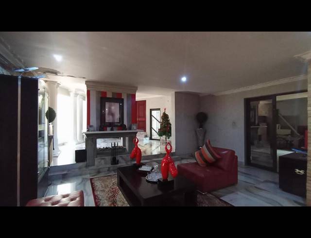 7 BEDROOM HOUSE FOR SALE IN RASLOUW